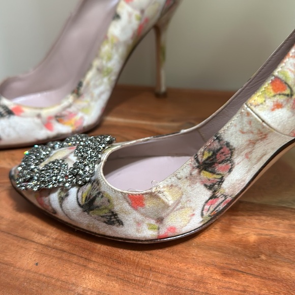 Manolo Blahnik Hangisi with Dustbag. - Picture 6 of 10